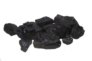 kömür beyaz arkaplanda izole edildi