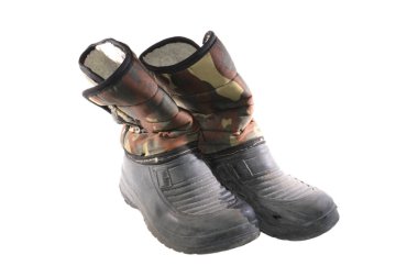 Beyaz arkaplanda izole edilmiş eski ayakkabılar