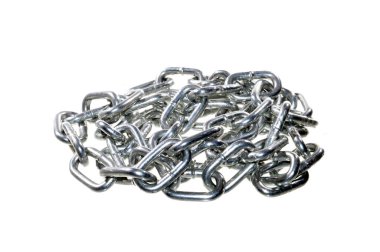 Metal zincir beyaz arkaplanda izole edildi