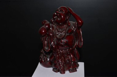 Buda biblosu siyah arkaplanda izole edildi