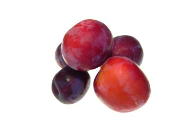                                kırmızı erik beyaz arkaplanda izole edildi