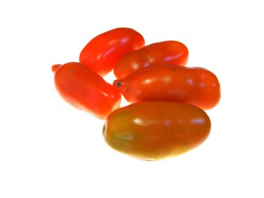                                Beyaz arkaplanda kırmızı domates izole