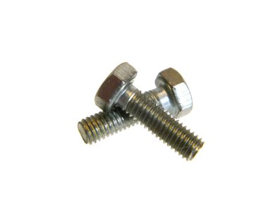                                Beyaz arkaplanda çelik cıvata izole edildi