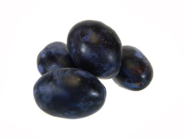                                olgun erik beyaz arkaplanda izole