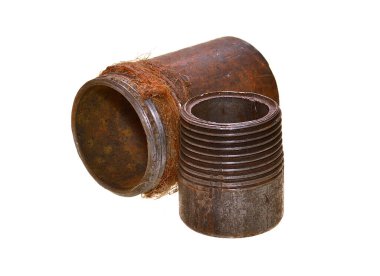 Metal boru beyaz arkaplanda izole edildi