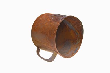 Beyaz arka plan üzerinde izole paslı metal