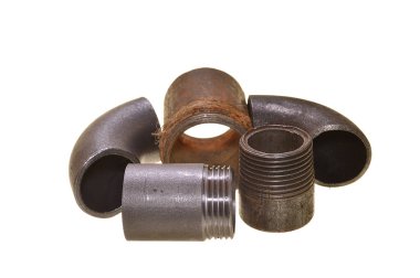 Metal boru beyaz arkaplanda izole edildi