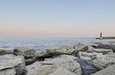 Sahildeki deniz feneri