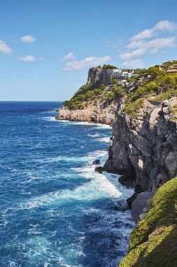 Akdeniz kıyılarında