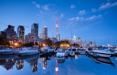 Toronto 'da güzel bir limanın çekimi yaz akşamı, Toronto, Kanada