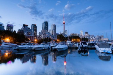 Toronto 'da güzel bir limanın çekimi yaz akşamı, Toronto, Kanada