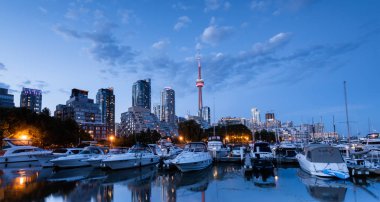 Toronto 'da güzel bir limanın çekimi yaz akşamı, Toronto, Kanada