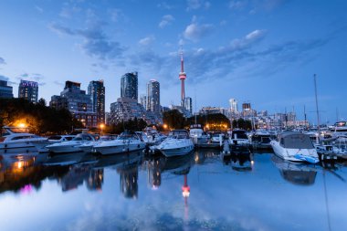 Toronto 'da güzel bir limanın çekimi yaz akşamı, Toronto, Kanada