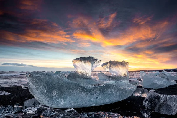 Foto Escénica Trozos Glaciares Que Funden Playa Arena Negra Puesta — Foto de Stock