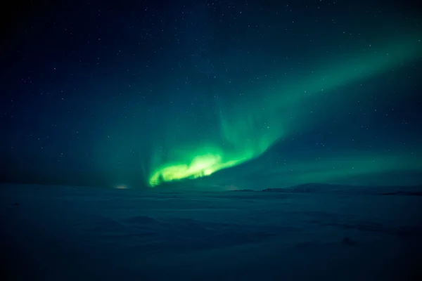 Schilderachtige Opname Van Mooi Noorderlicht Sneeuwvallei — Stockfoto