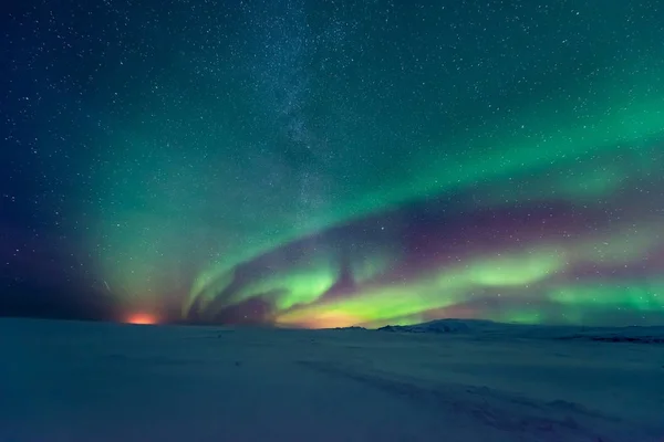 Scenic Shot Beautiful Northern Lights Snow Valley — 스톡 사진
