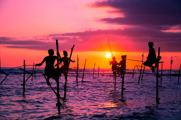 斯里兰卡传统的立木渔民 — 图库照片