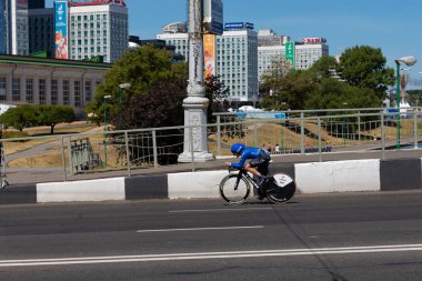 Minsk, Beyaz Rusya - 25 Haziran 2019: İtalya'dan bisikletçi, 25 Haziran 2019'da Minsk, Beyaz Rusya'da düzenlenen 2.