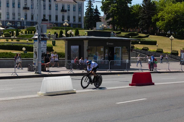 MINSK, BELARUS - 25 JUIN 2019 : Une cycliste allemande participe à une course individuelle de départ fractionné féminin lors de la 2e édition des Jeux européens 25 juin 2019 à Minsk, Biélorussie — Photo