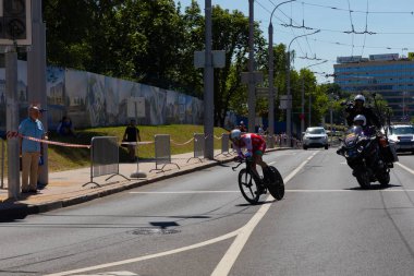 Minsk, Beyaz Rusya - 25 Haziran 2019: Belarus Kiryienka bisikletçisi 25 Haziran 2019'da Minsk, Beyaz Rusya'da düzenlenen 2.