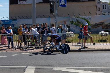 Minsk, Beyaz Rusya - 25 Haziran 2019: Bisikletçi, 2.