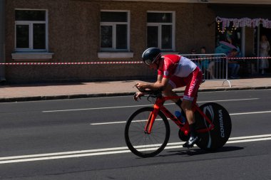Minsk, Beyaz Rusya - 25 Haziran 2019: Monako'lu bisikletçi 25 Haziran 2019'da Minsk, Beyaz Rusya'da düzenlenen 2.