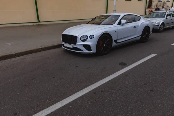 Nuovo gatto sportivo di lusso bianco Bentley Continental GT 2018 coupe — Foto Stock