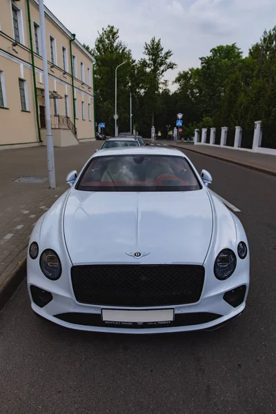 Nuovo gatto sportivo di lusso bianco Bentley Continental GT 2018 coupe — Foto Stock