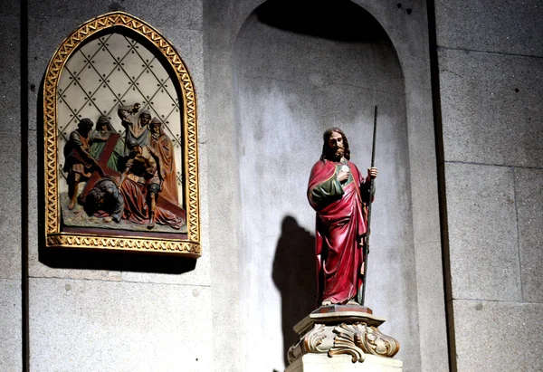 Statua Cristo Nella Chiesa Cattolica Nella Città Porto Nella Primavera — Foto Stock