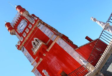 Pena Sarayı 2018 yılının baharında Portekiz'deki Sintra'Saat Kulesi. 