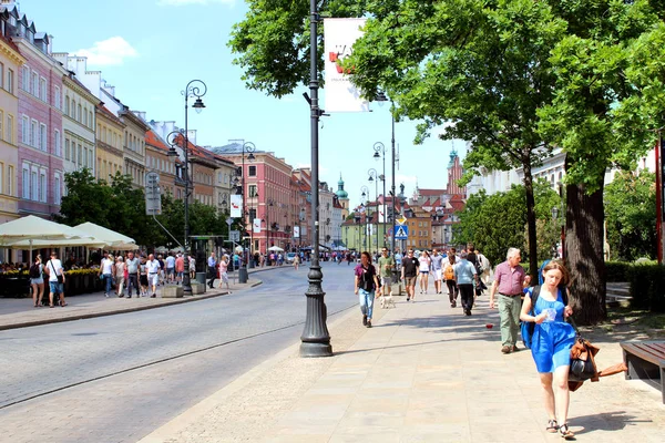 Adam Mickiewicz Street 2018 yılının baharında Varşova. 