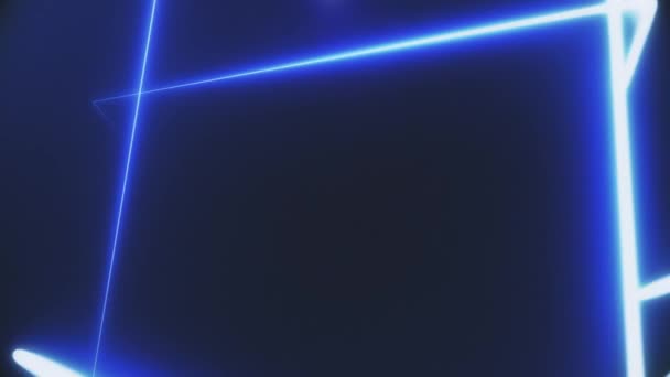 Tunnel av neon trianglar på en svart bakgrund som bildas av klarblå skär linjer. Konst, kommersiella och affärsidé rörelse bakgrund. 3D-rendering animerad 4K-video. — Stockvideo