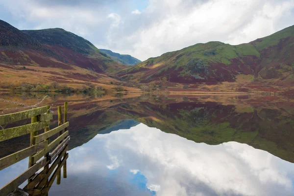 Cerca em Crummock Water — Fotografia de Stock