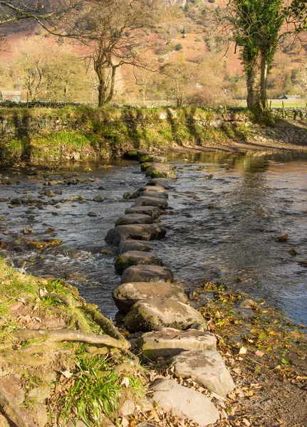 Stepping stones across a stream — Stock Photo, Image