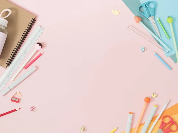 Kleurrijke Briefpapier Snoepjes Pastel Roze Achtergrond School Concept — Stockfoto