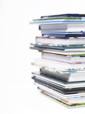renkli ile kitap koleksiyonu izole üzerinde beyaz arka plan, yakın çekim kaplar   