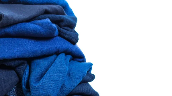 바탕에 파란색 스웨터의 더미의 가까이 — 스톡 사진