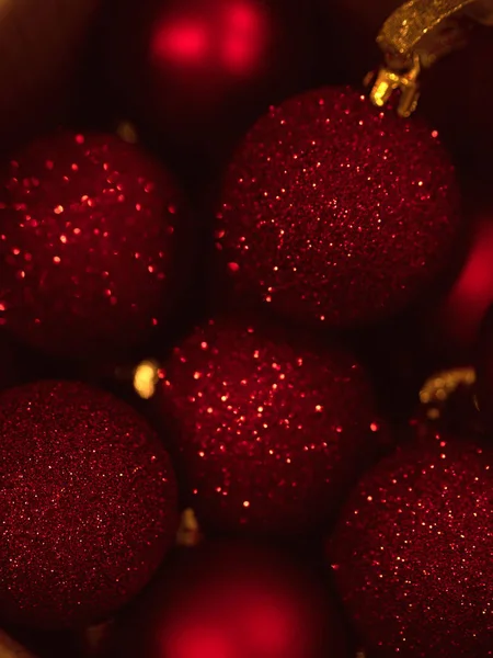 Blick Auf Rot Glitzernde Weihnachtskugeln — Stockfoto