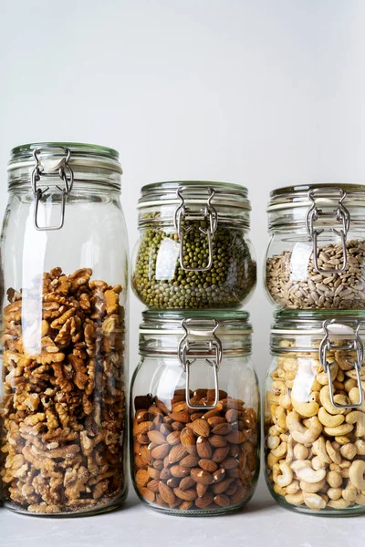 Frascos Con Anacardos Secos Almendras Nueces Cacahuetes Frijoles Mungo Semillas — Foto de Stock