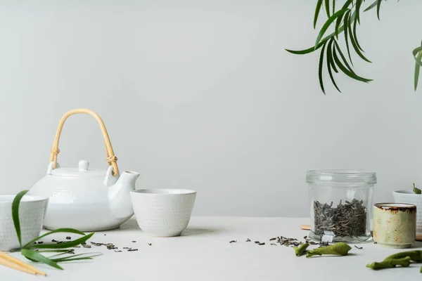 Asian Tea Concept Two White Cups Tea Teapot Surrounded Green — Stock Photo, Image