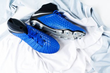 Moskova, Rusya - 22 Ocak 2019: Futbol futbol boots ayakkabısı Beyaz t-shirt üniforma Nike ayakkabı çifti