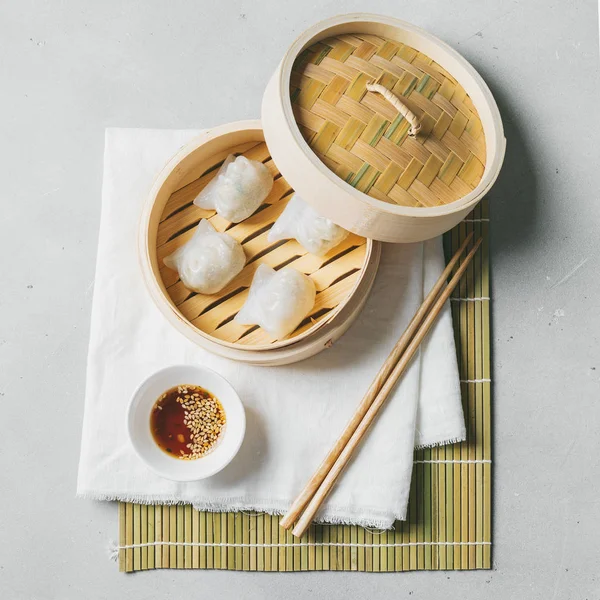 Tradiční Čínština Dušené Knedlíčky Dim Sumy Har Gow Bambusové Parník — Stock fotografie