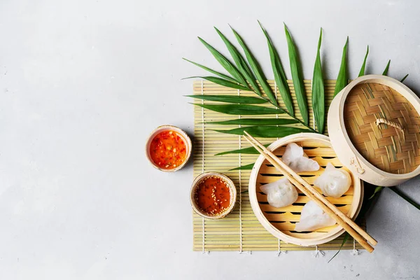 Традиционные Китайские Пельмени Пару Dim Sums Har Gow Бамбуковом Пароходе — стоковое фото