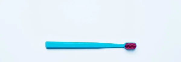 Барвиста Зубна Щітка Яскравою Кольоровою Щетиною Світлому Пастельному Синьому Фоні — стокове фото
