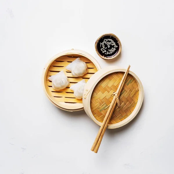 Traditional Chinese Steamed Dumplings Dim Sums Bamboo Steamer Sauces Chopsticks — Stock Photo, Image
