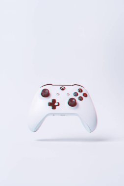 Xbox Gamepad denetleyicisinin joystick kopya alanı pastel mavi zemin üzerine