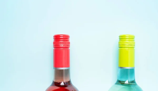 Tornillo Tapas Papel Aluminio Botellas Vino Blanco Rosa Sobre Fondo — Foto de Stock