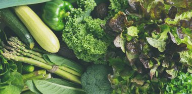 Yeşil taze sebze ve yeşillik, eko kavramının yakın görünümü 