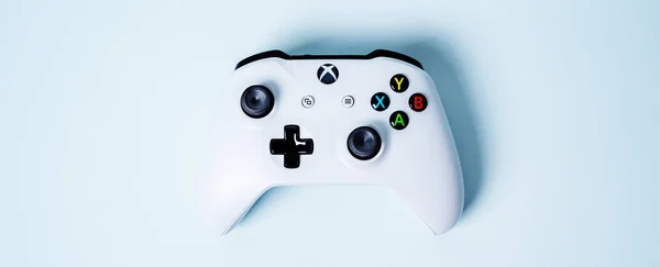 Xbox Gamepad Controlador Joystick Sobre Fondo Pastel Azul Con Espacio —  Fotos de Stock