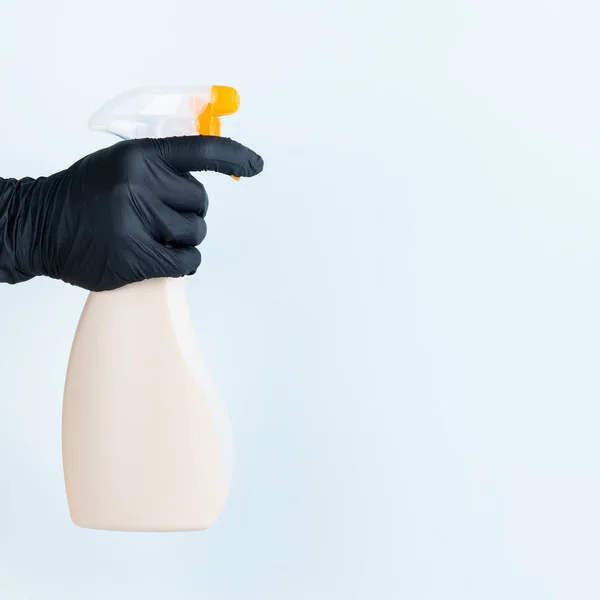 Hand Zwart Rubber Handschoen Houden Schoonmaken Productfles Met Wasmiddel Licht — Stockfoto